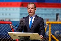 ONLINE: Medveděv hrozí raketovým útokem na soud v Haagu. Kvůli zatykači na Putina