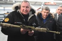 Při ostřelování Doněcku byl zraněn Putinův jestřáb Rogozin. U frontové linie slavil narozeniny