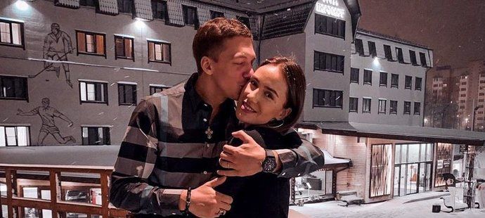 Olympijský vítěz Dmitrij Solovjov se svou partnerkou Annou Sidorovovou.