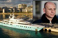 Zabavená jachta Putinova přítele jde do aukce: Na luxusní lodi dováděly i známé modelky
