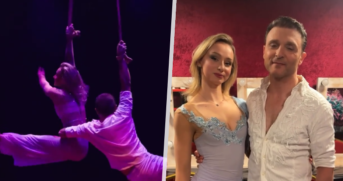 Akrobatrický pár při cirkusovém vystoupení na laně