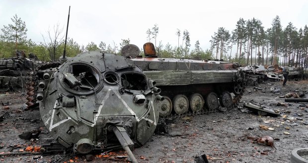 Rusové mají problém s vadnými tanky: Odlétávají jim horní části! Experti: Hrozí exploze, podcenili to