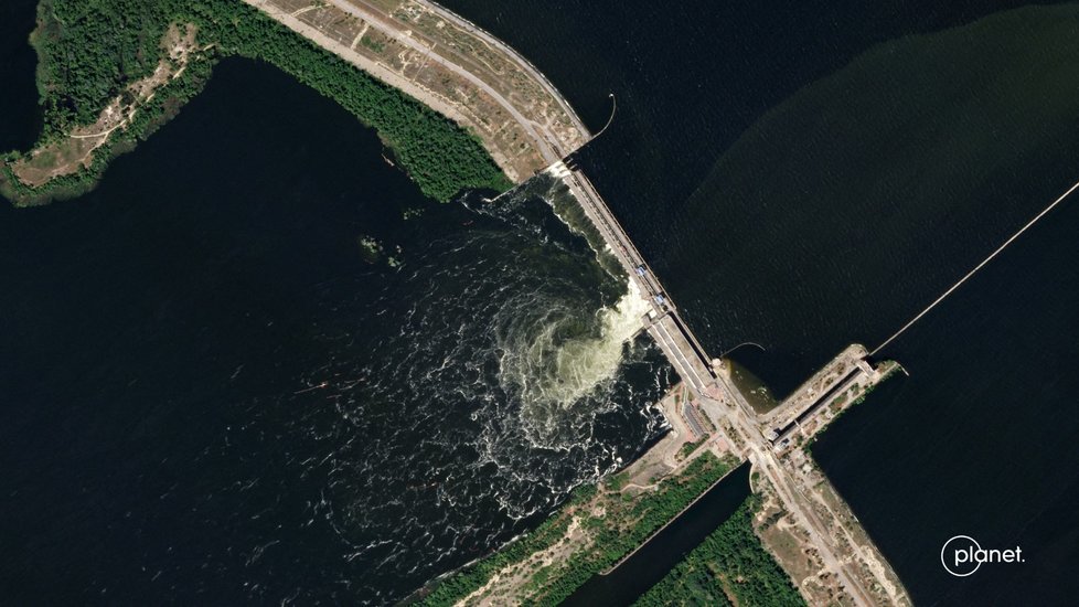 Satelitní snímek Novokachovské přehrady ze 4. června 2023.