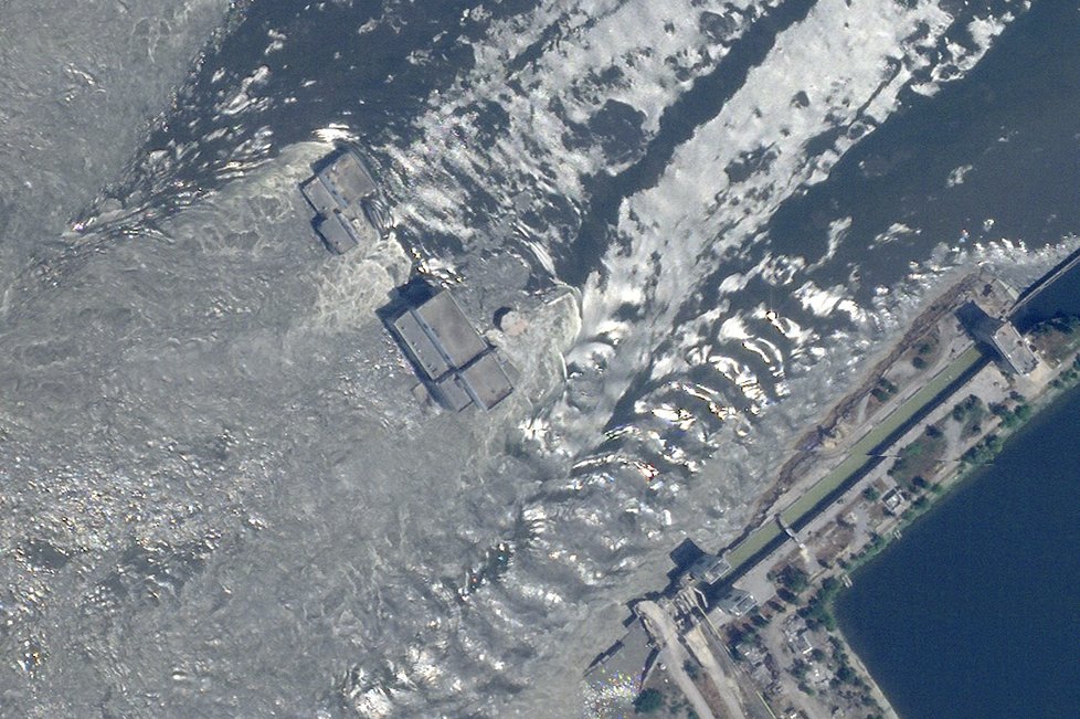 Satelitní snímek Novokachovské přehrady z 6. června 2023.