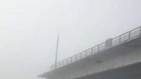 V Chersonské oblasti se zřítil Antonivskyj most přes řeku Dněpr (11.11.2022).