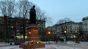 U sochy Tarase Ševčenka v Petrohradě se připomíná úder na Dnipro (20. 1. 2023).
