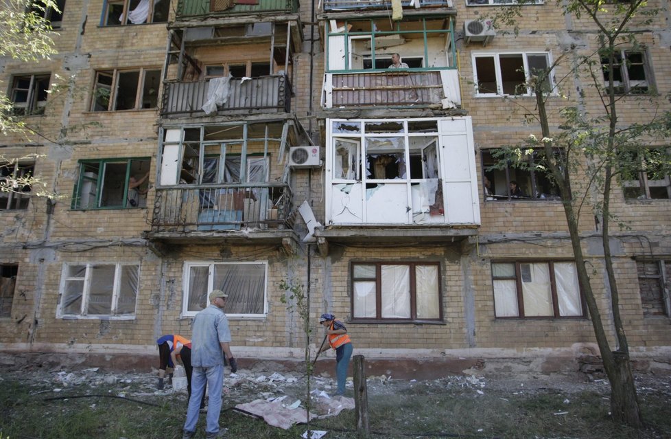 Domy zničené ostřelováním ukrajinské armády.