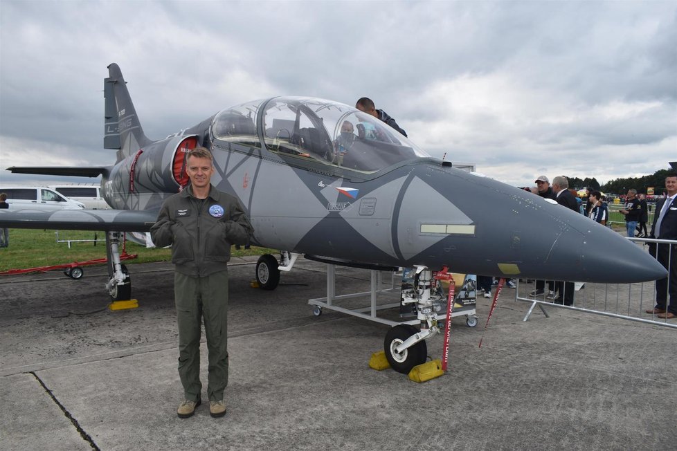 Litevský pilot Vytautas Požela (46) s českým L-39NG