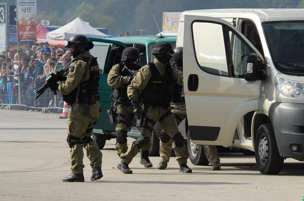 Na dnech NATO se ukázali i čeští policisté