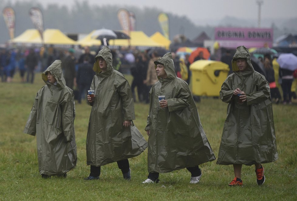 Dny NATO v Mošnově u Ostravy: Návštěvníky potrápil déšť