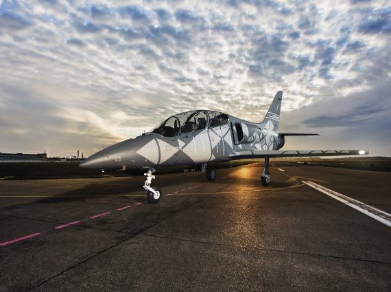 Světový veřejný debut bude mít nový český cvičný letoun L-39NG.