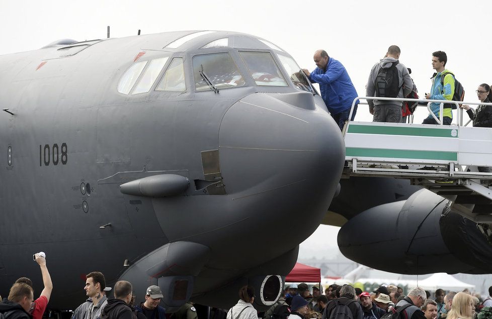 Největším lákadlem byl strategický bombardér B-52 Stratofortress.