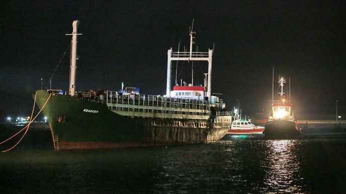 Do italského přístavu dorazila opuštěná loď se 450 uprchlíky