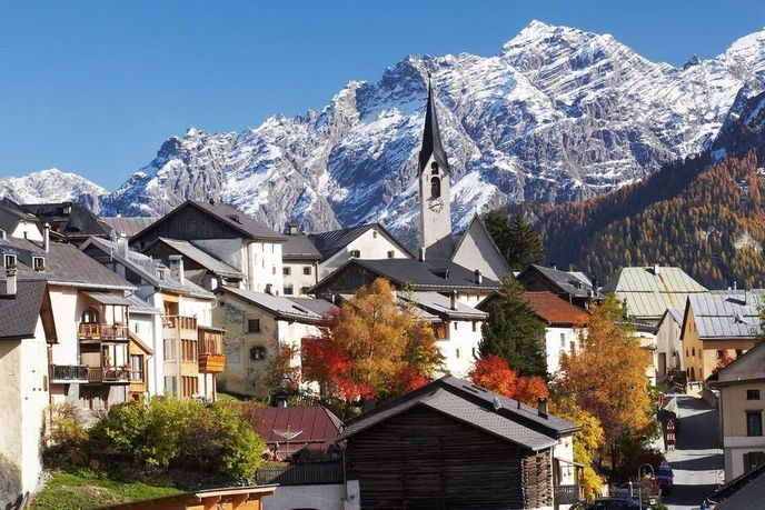 Do pohádkové vesnice Guarda se musíte vypravit do Graubündenu