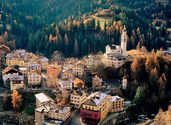 Do vesnice Albula se dostanete vlakem Rhétské dráhy. Je zde i skvělé železniční muzeum.