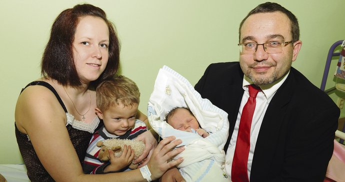 Ministr Dobeš se nedávno chlubil čerstvě narozeným synem