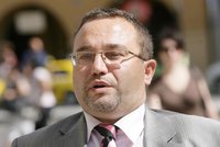 Dobeš ministerské křeslo opustí do konce března