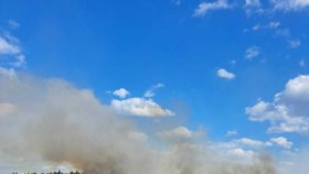 Obří požár pole u Dobřan na Plzeňsku (2. 7. 2023)