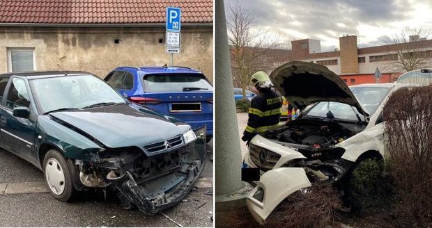 Mercedes naboural do citroenu a ten do dalšího auta: Při nehodě v Dobřichovicích se zranilo i dítě