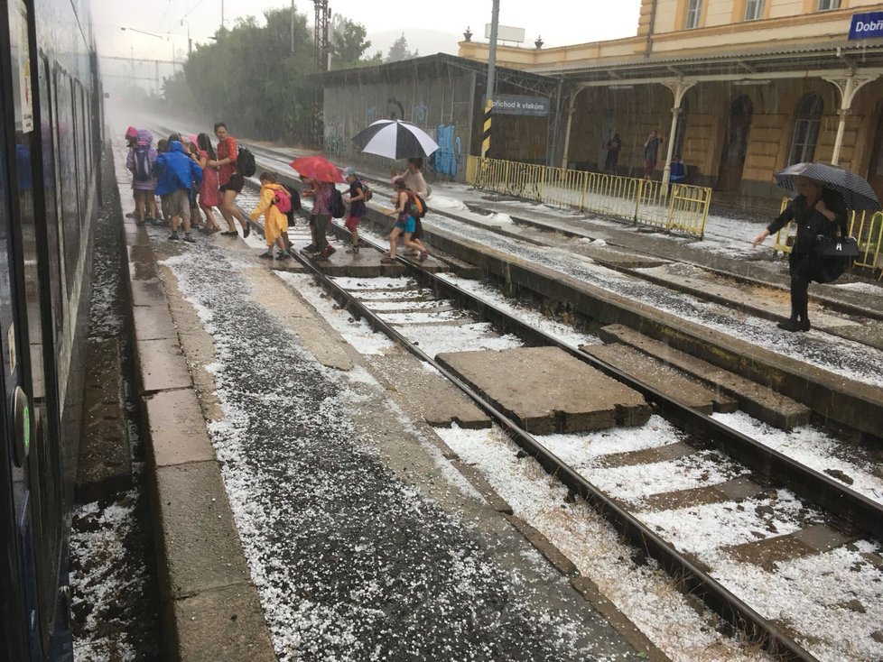 Dobřichovice zasypal příval krup (1. 6. 2018)