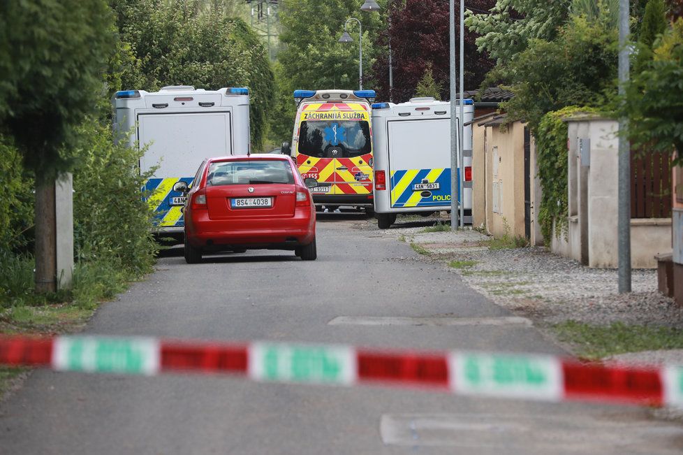 Policie řeší úmrtí v Dobřichovicích, zadržela podezřelého.