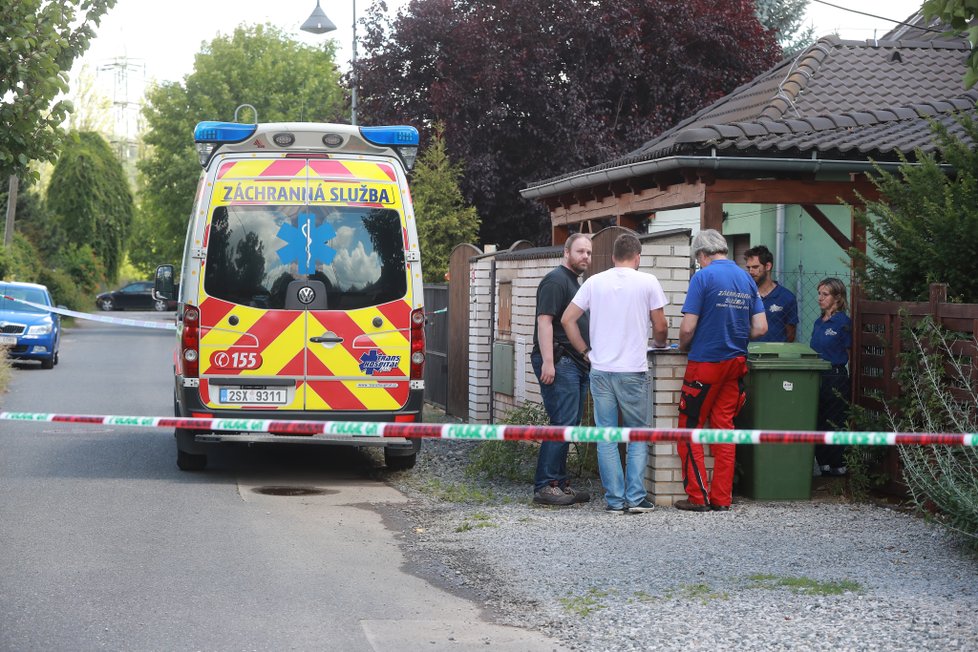 Policie řeší úmrtí v Dobřichovicích, zadržela podezřelého.