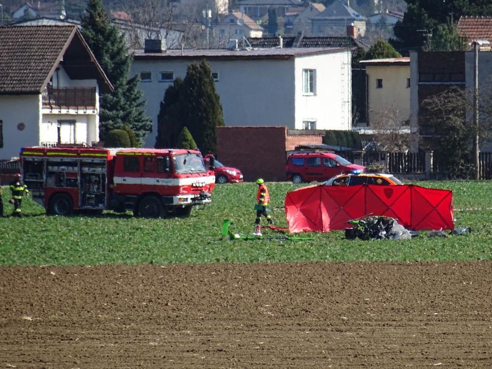 U Prahy se 30. března 2021 zřítil vrtulník.