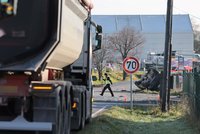 Tragická nehoda na Příbramsku: Čelní střet auta a náklaďáku! Řidička zemřela
