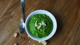 Špenátovo-hráškové pesto je možné třeba zamíchat do těstovin