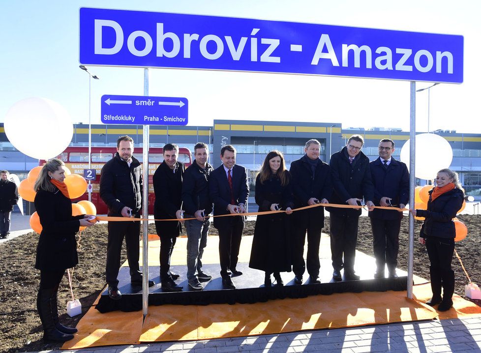 Amazon otevřel v Dobrovízi železniční stanici