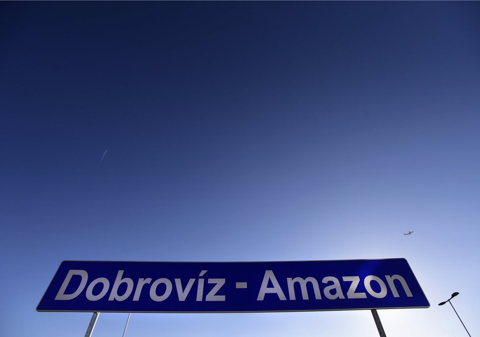 Amazon otevřel v Dobrovízi železniční stanici