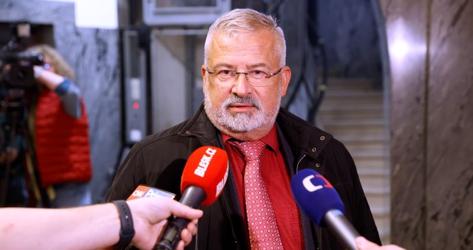 Předseda školských odborů František Dobšík