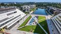 Centrální park propojuje kancelářské budovy s rezidenční částí a vodní plochou mariny Centrální park propojuje kancelářské budovy s rezidenční částí a vodní plochou mariny