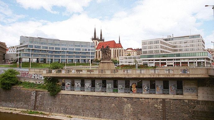 Kdysi největší kancelářská budova v Praze, kde sídlí i Orco