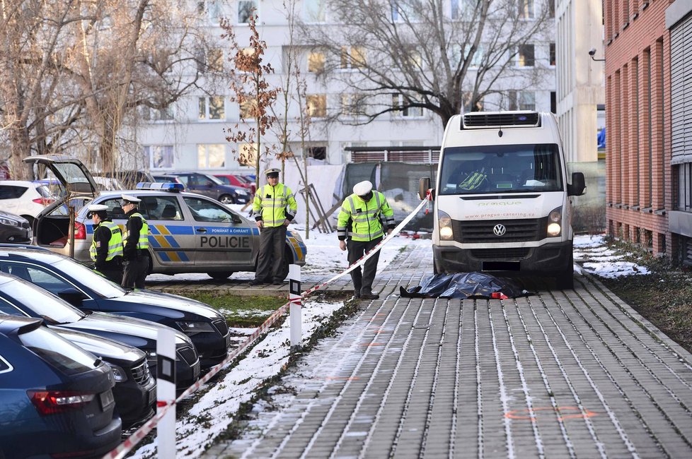 Dodávka srazila v pražské Molákově ulici chodce.