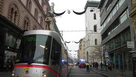 Kuriózní nehoda způsobila půlhodinové omezení tramvajové dopravy v centru Brna.