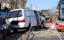 Nevolnost se změnila v boj o život: Řidič najel dodávkou do lidí