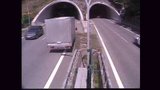 Neskutečný risk! Šílený řidič vjel s dodávkou do protisměru tunelu v Pisárkách