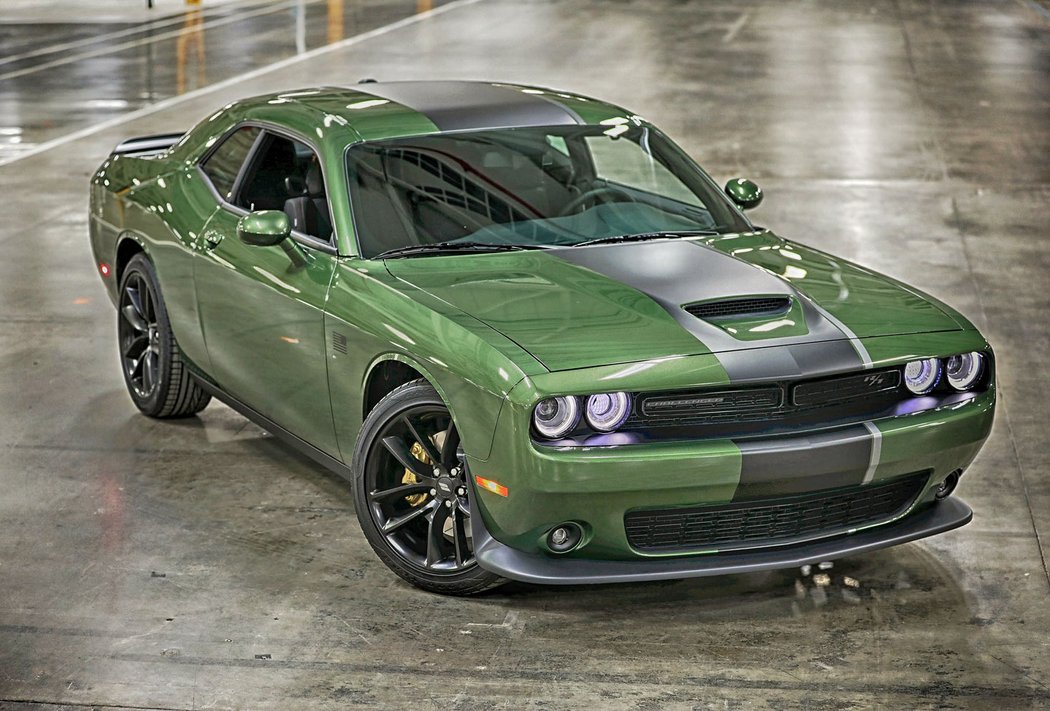 Dodge Challenger a Charger Stars and Stripes Edition