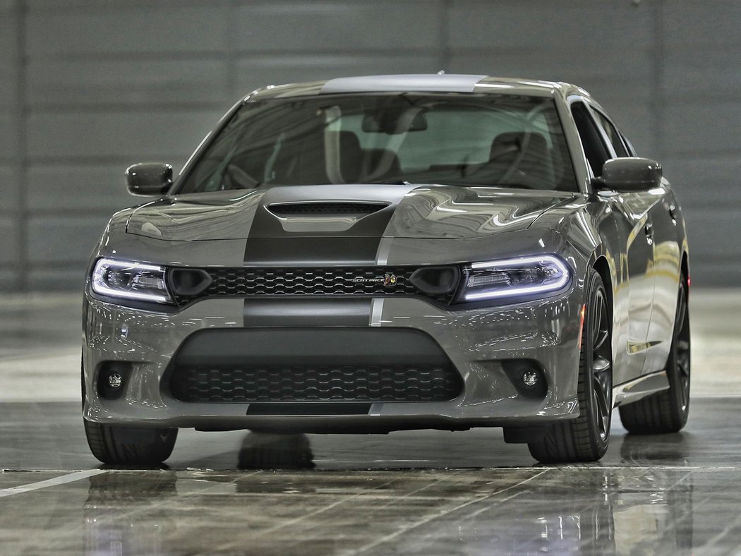 Dodge Challenger a Charger Stars and Stripes Edition