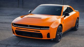 Charger pohání šestiválec Hurricane o výkonu 410 kW. K autu dostanete i trénink na okruhu Charger pohání šestiválec Hurricane o výkonu 410 kW. K autu dostanete i trénink na okruhu