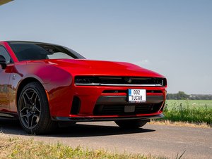 Dodge vyslechne přání zákazníků. Vrátí charger s osmiválcem a zadním pohonem