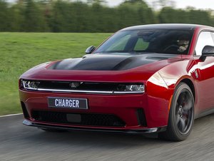 Dodge se vrací do Evropy. S novým chargerem si věří na německou prémii