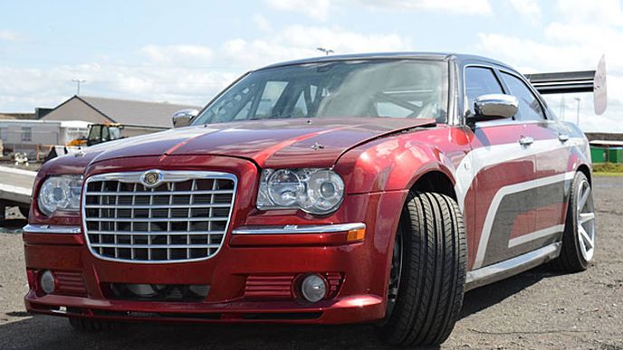 Chrysler 300C: Driftovací speciál s motorem z Viperu Chrysler 300C: Driftovací speciál s motorem z Viperu