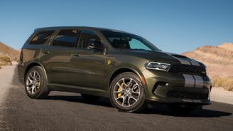 Durango je i po 24 letech nejoblíbenějším SUV na trhu. Do nabídky vrací šestiválec, páteř tvoří V8 Durango je i po 24 letech nejoblíbenějším SUV na trhu. Do nabídky vrací šestiválec, páteř tvoří V8