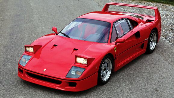 Úchvatné Ferrari F40 slaví. Představilo se před 35 lety