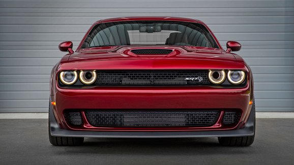 Současný Dodge Challenger se má na trhu udržet do roku 2023	