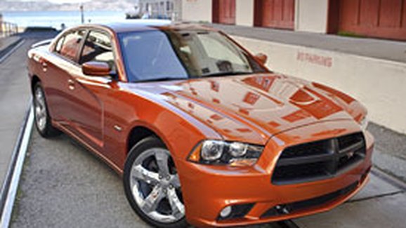 Dodge Charger 2011: Šestiválec Pentastar jako základ