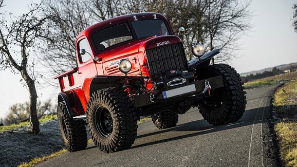 V Česku je na prodej úžasná replika Dodge Power Wagon. Má motor z Viperu