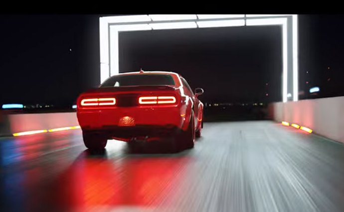 Dodge Challenger SRT Demon se ukázal v nové reklamě. Jméno hlavního protagonisty nepřekvapí